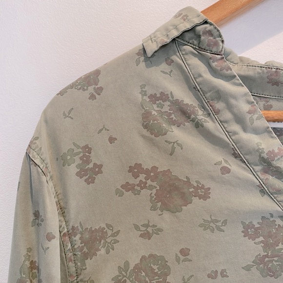 Standard Grace Floral V-Neck Long/Short Sleeve Top. Size S. Colour Olive. - Picture 2 of 6